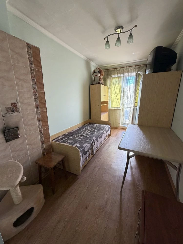 Капітальний будинок, 3 спальні, 10 соток землі, в 10хв від Ч