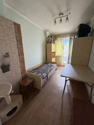Капітальний будинок, 3 спальні, 10 соток землі, в 10хв від Ч