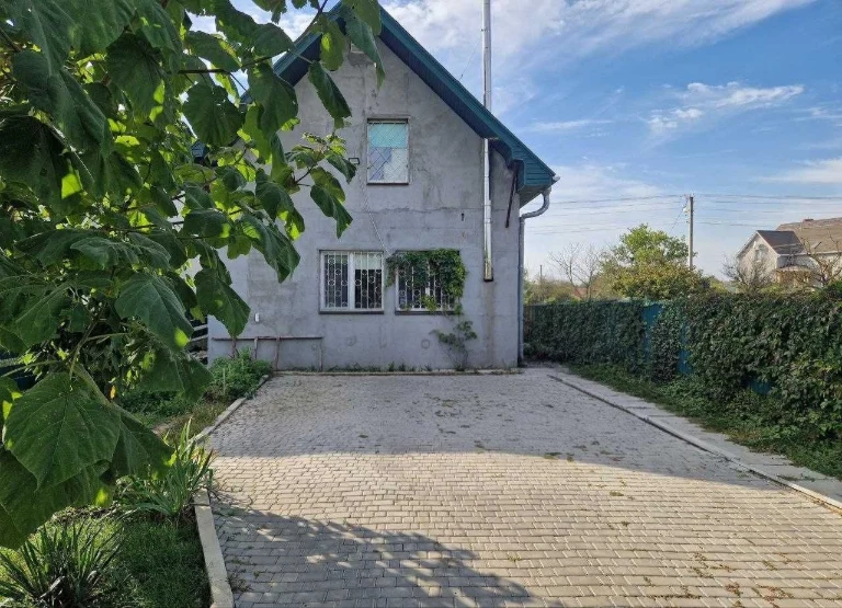 Продам уютный дом в километре от моря
