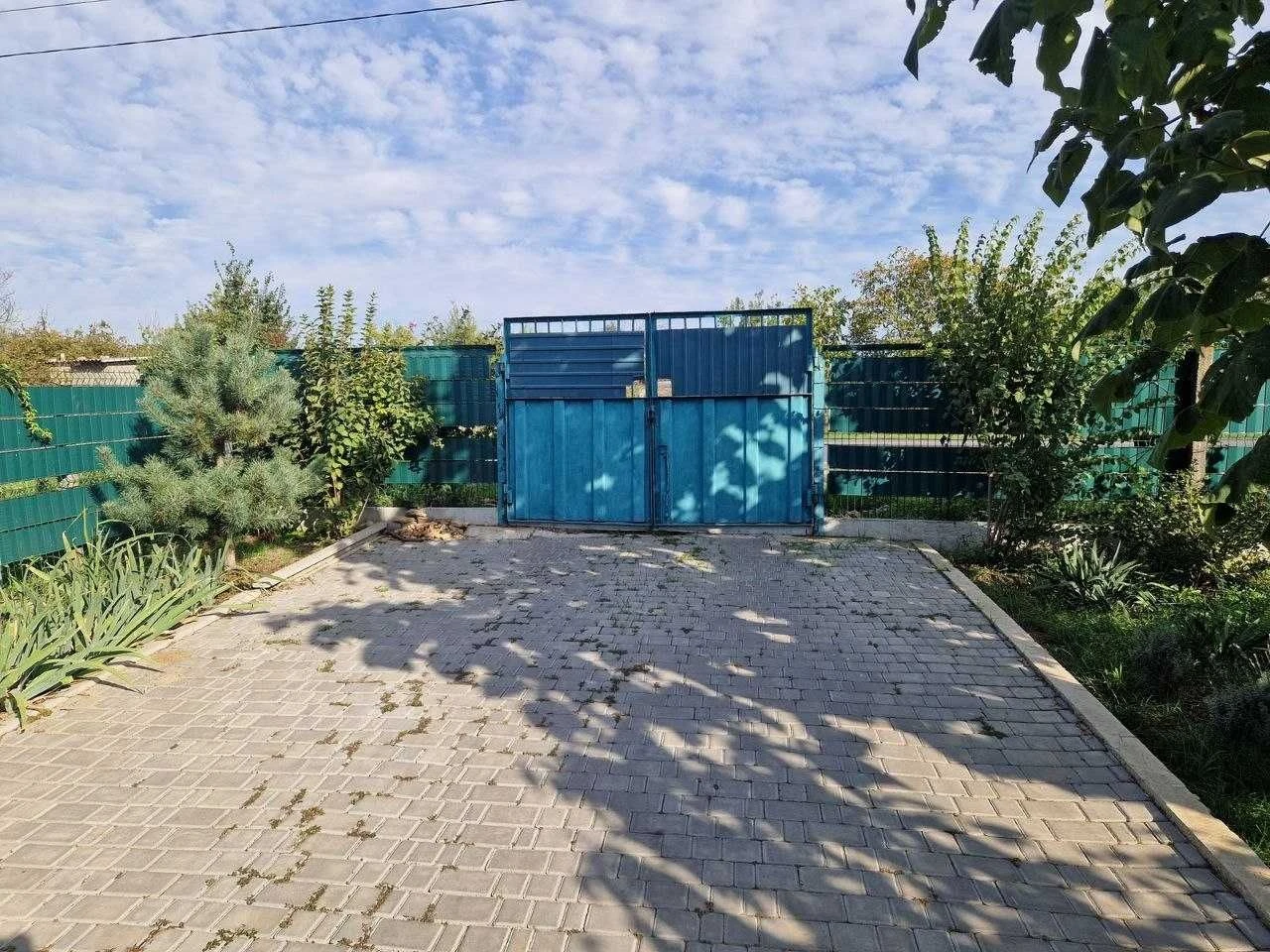 Продам уютный дом в километре от моря
