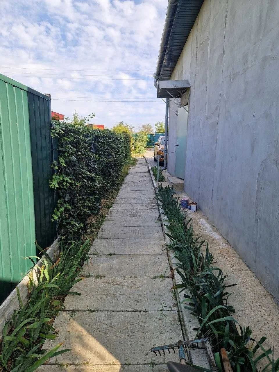 Продам уютный дом в километре от моря