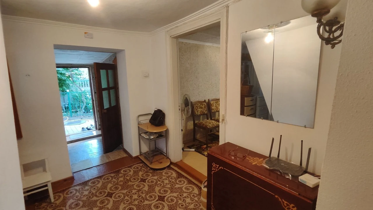 Пропонуємо придбати унікальний багатокімнатний будинок з сад
