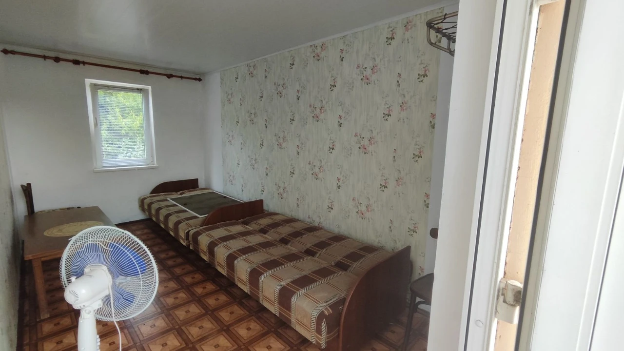 Пропонуємо придбати унікальний багатокімнатний будинок з сад