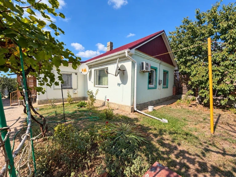 Продам дом в пригороде черноморска