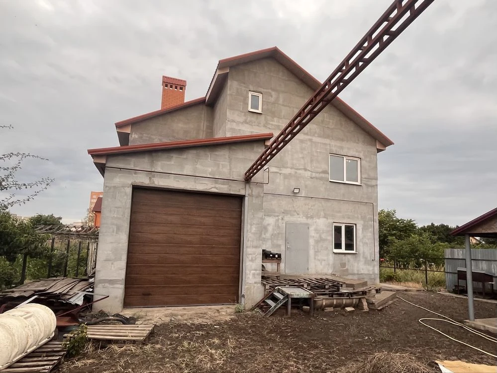 Будинок з комунікаціями у м. Чорноморськ на вул. Олександрій