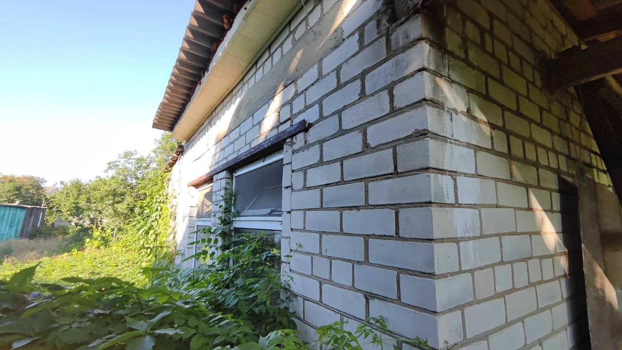 Пропонуємо затишну ділянку у Чорноморську, дім під реконстру