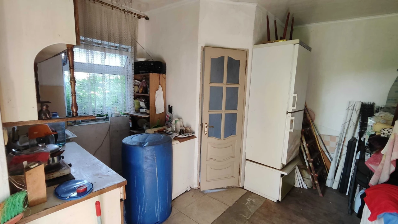 Пропонуємо затишну ділянку у Чорноморську, дім під реконстру