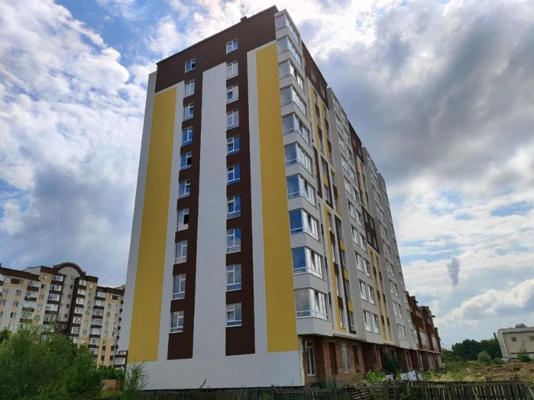 1к в затишному мікрорайоні Виставка.Тепла та світла є гардер
