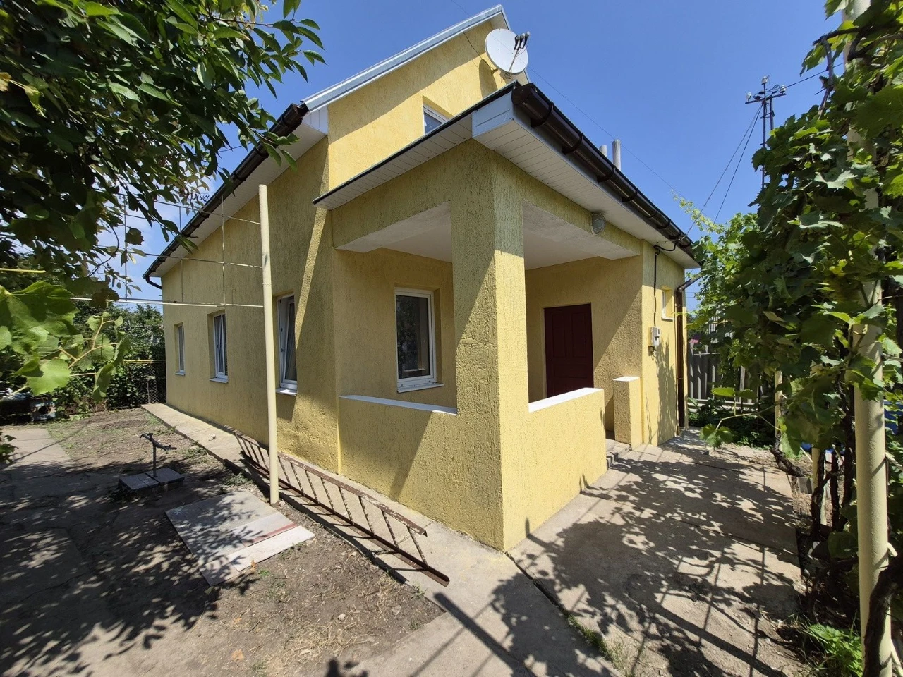 Продам срочно два  дома  в Черноморске для семьи  у моря