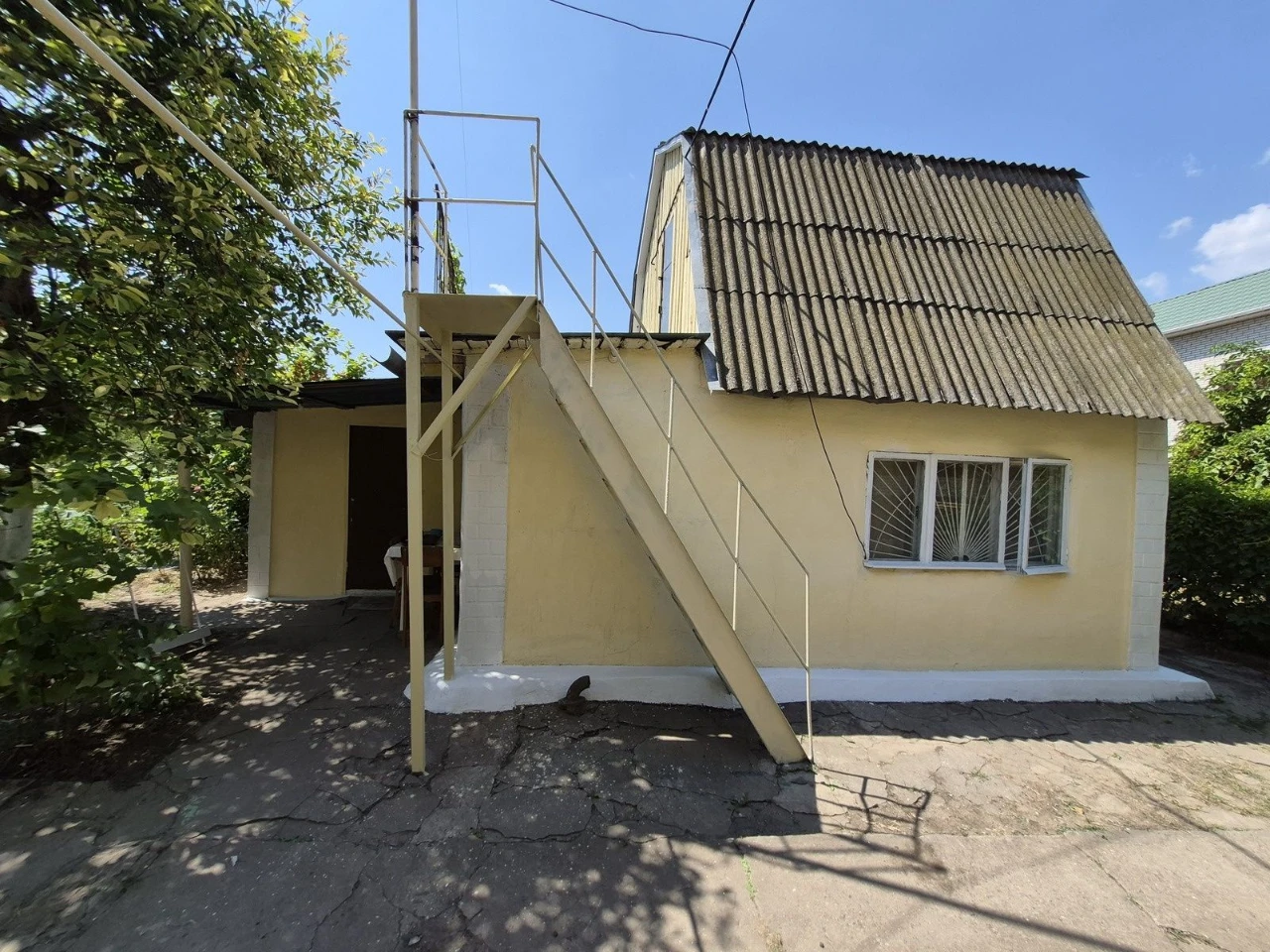 Продам срочно два  дома  в Черноморске для семьи  у моря