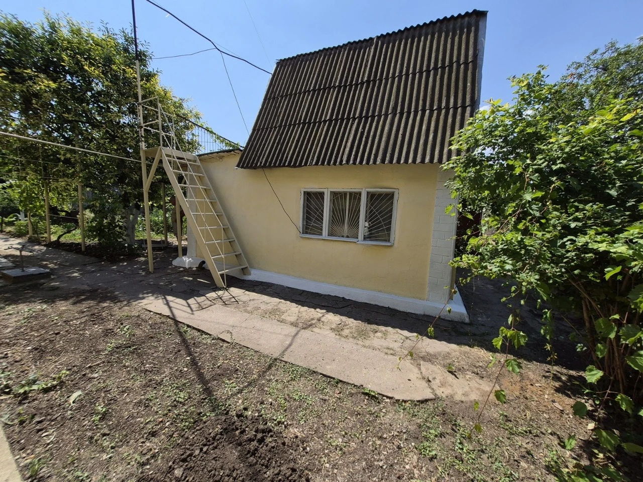 Продам срочно два  дома  в Черноморске для семьи  у моря
