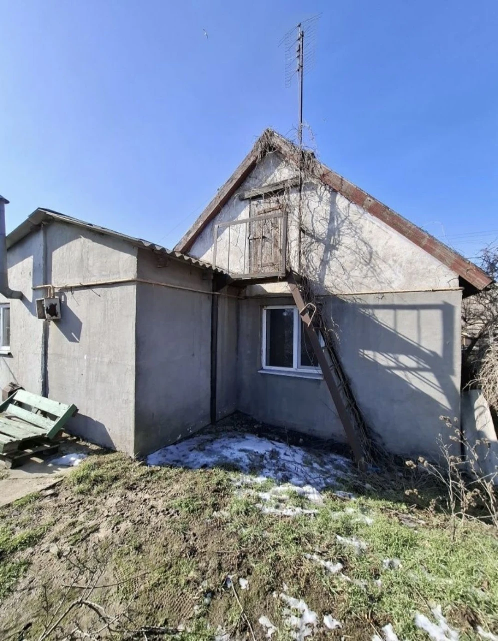 Дом с газом и удобствами, 5 соток, рядом с городом