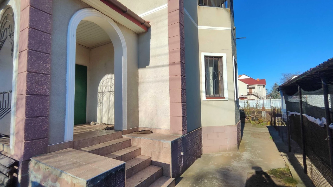 Продам капитальный дом в пляжном районе Черноморска, принима