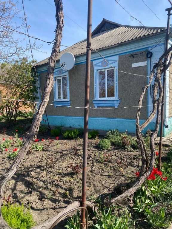 Продам просторий будинок з великою ділянкою та прибудовами