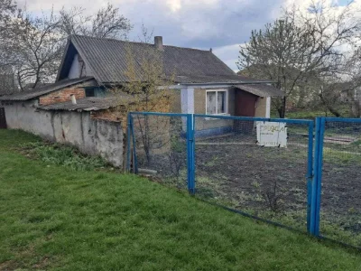 Продам половину будинку  + літня кухня (2 кімнати)