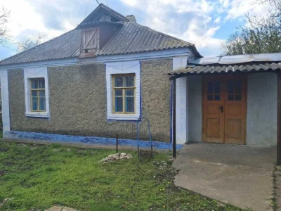 Продам половину будинку  + літня кухня (2 кімнати)