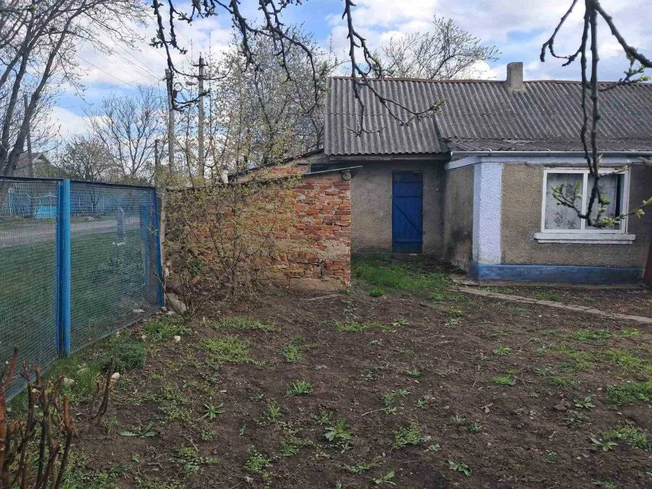 Продам половину будинку  + літня кухня (2 кімнати)