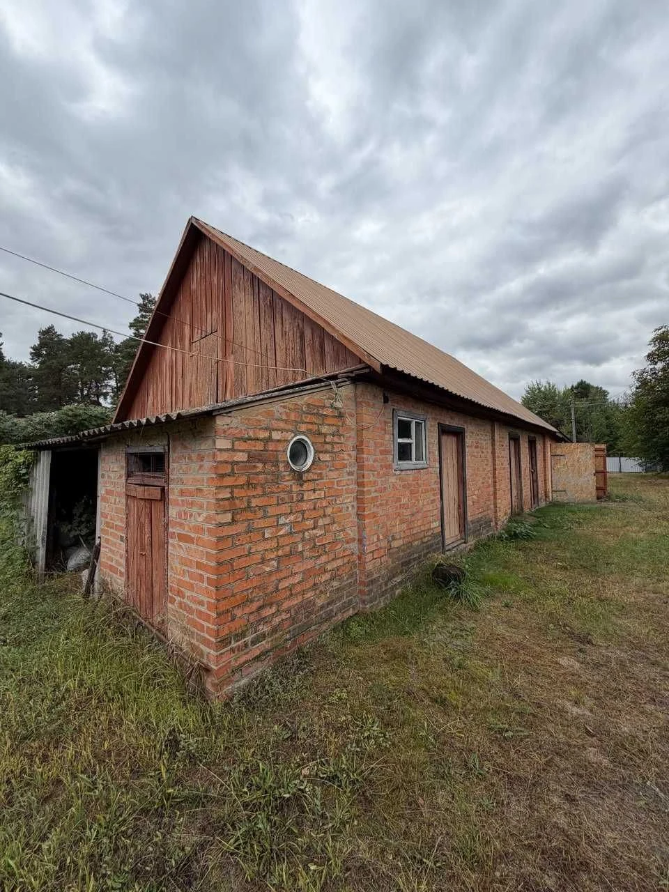 Продаж будинку в передмісті (с. Вельбівка).