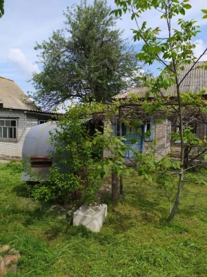 Будинок, дача біля річки