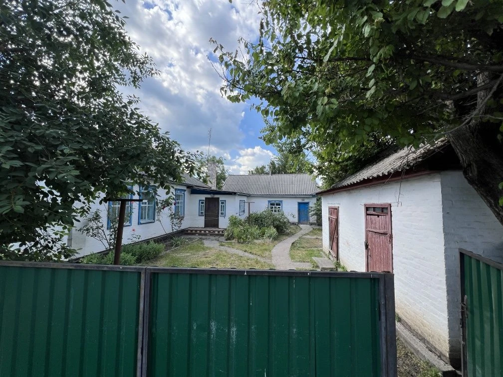 Продам приватизований будинок