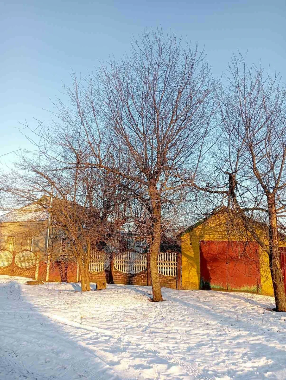 Продаж добротного будинку у центрі м. Гребінка. Державні про