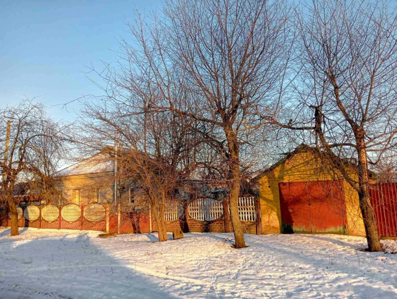 Продаж добротного будинку у центрі м. Гребінка. Державні про