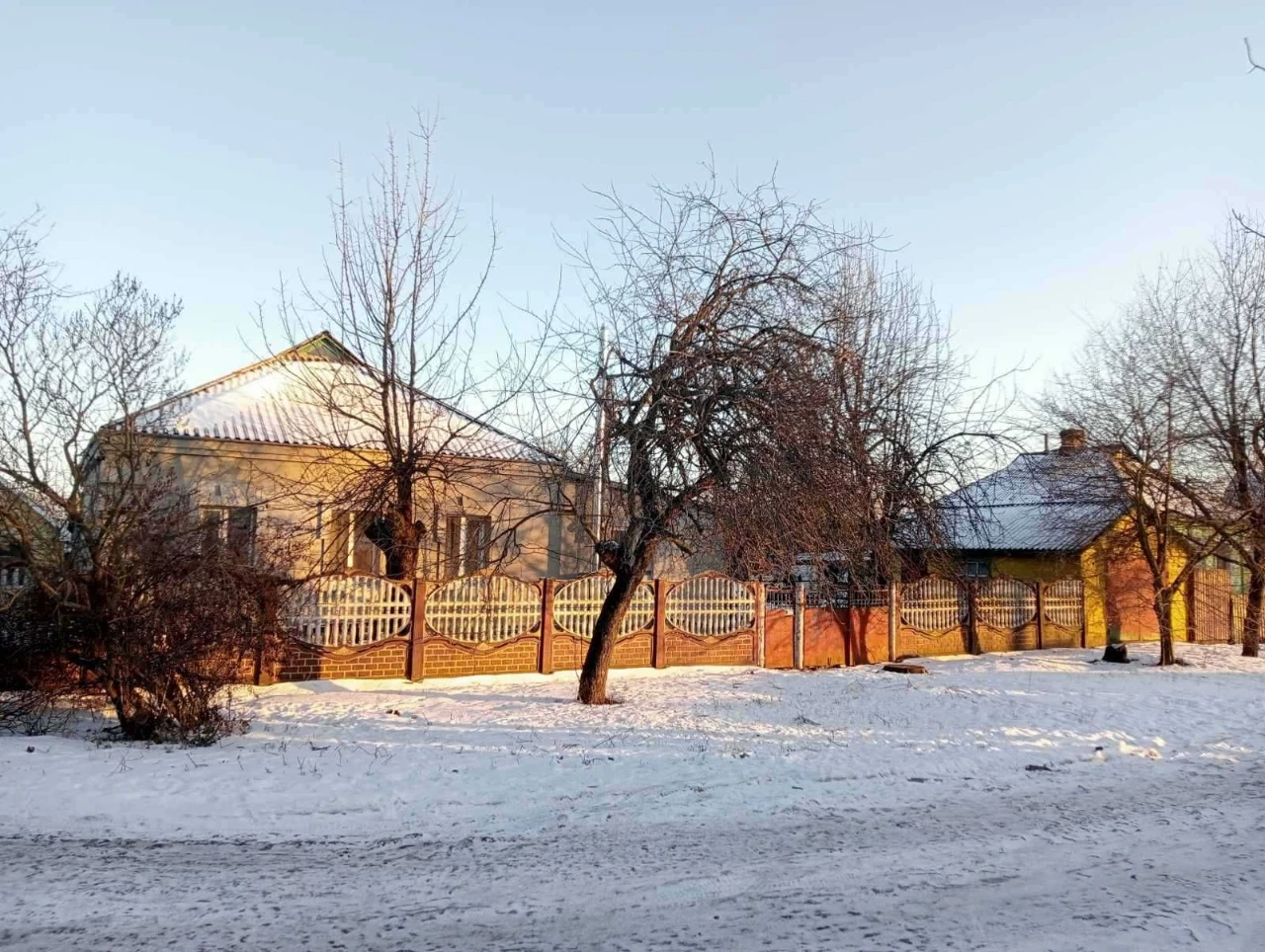 Продаж добротного будинку у центрі м. Гребінка. Державні про