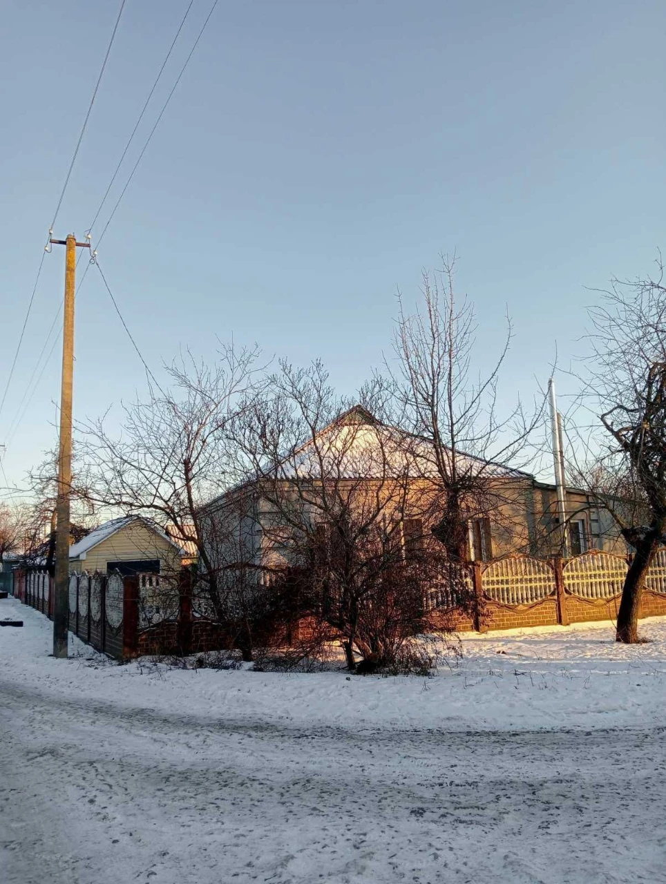 Продаж добротного будинку у центрі м. Гребінка. Державні про