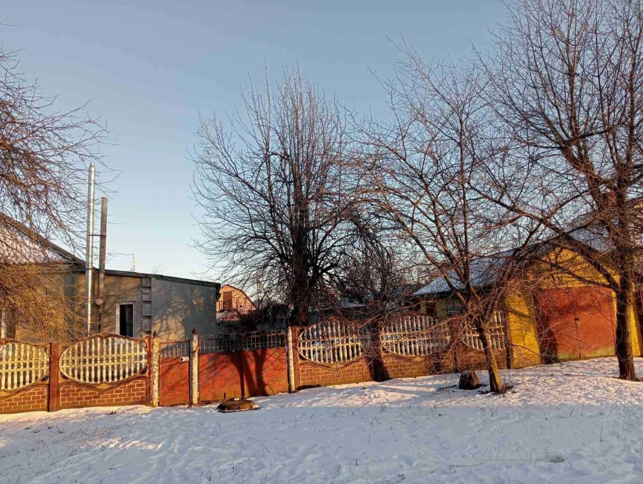Продаж добротного будинку у центрі м. Гребінка. Державні про