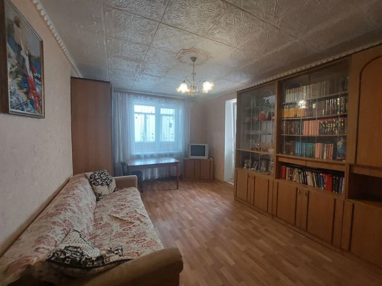 2-комнатная квартира 53м² из белой кирпича на пос. Котовско