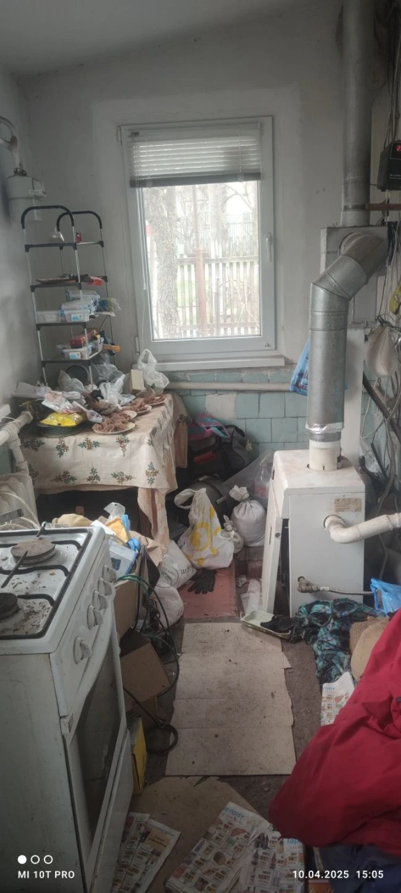 Продам будинок з допами (обладнання та інвентар)