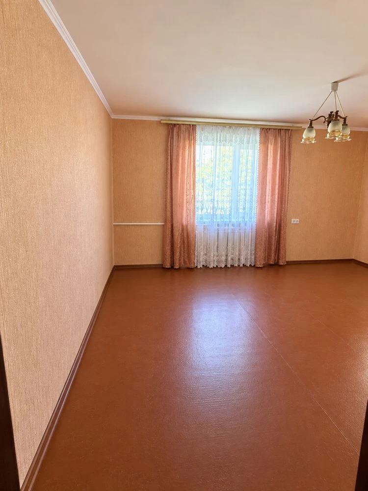 Продаж будинку в центрі міста Кобеляки