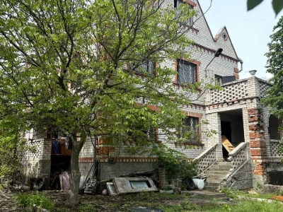 Будинок. Горішні плавні, Франка