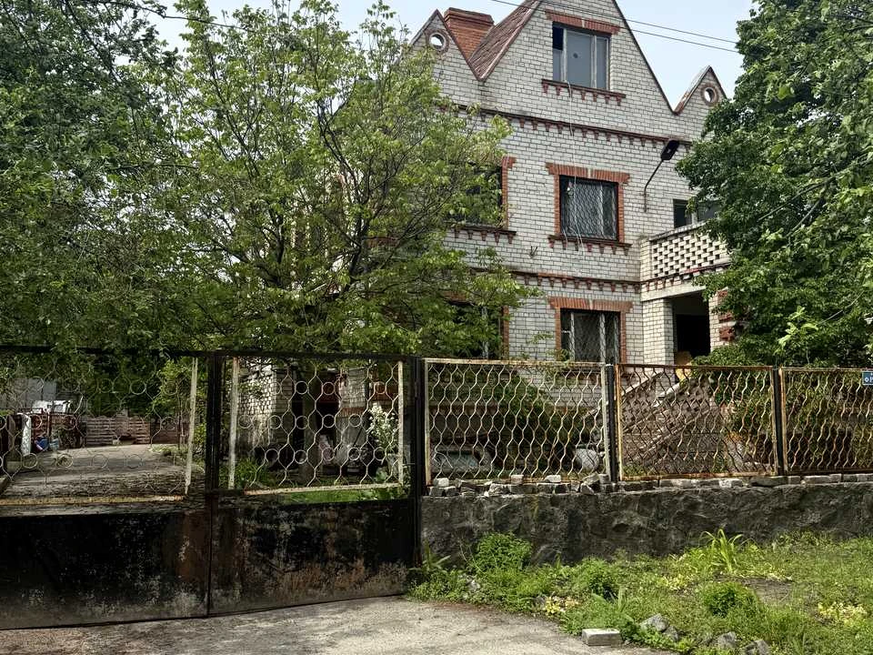 Будинок. Горішні плавні, Франка