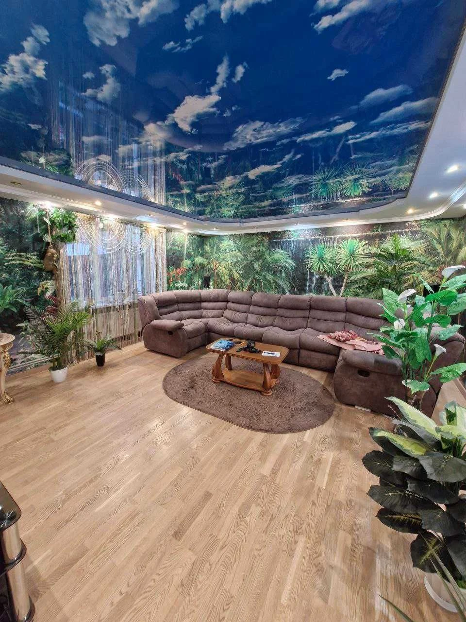Просторий утеплений будинок 280 м² з ділянкою 12 соток
