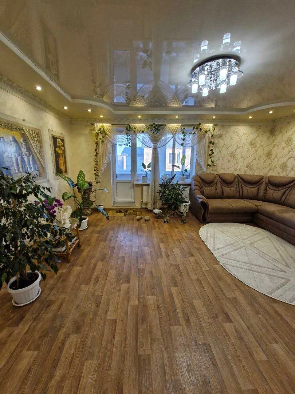 Просторий утеплений будинок 280 м² з ділянкою 12 соток