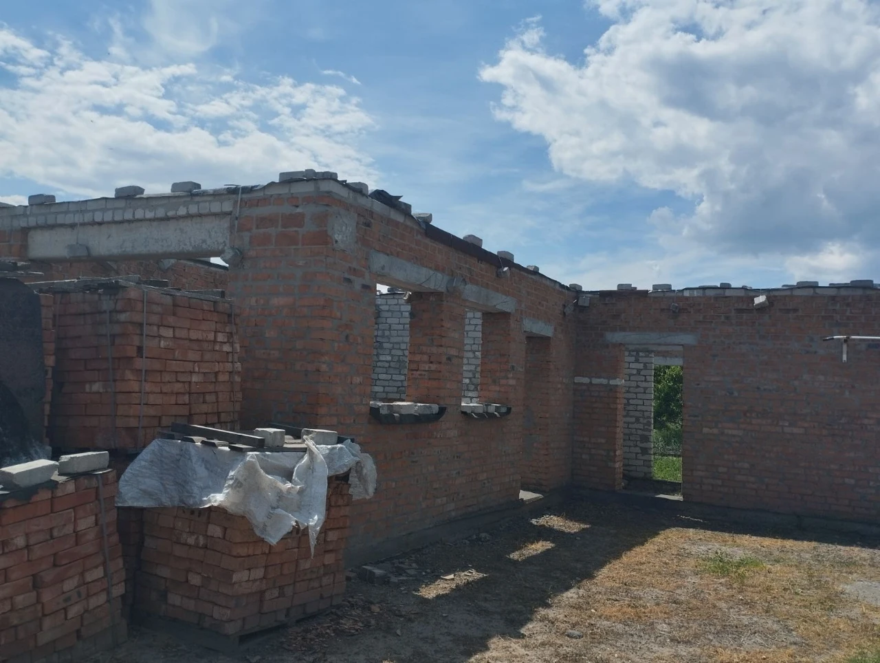 Продається будинок (незавершене будівництво)