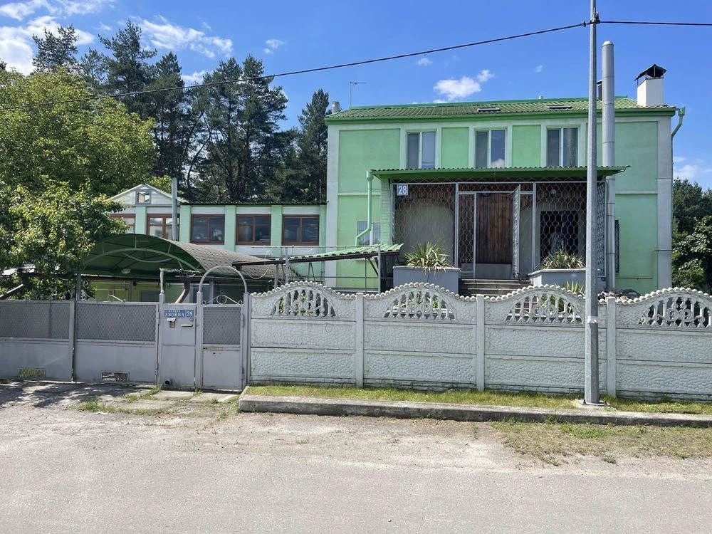 Продам житловий будинок з господарськими будівлями та споруд