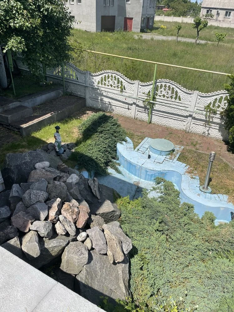 Продам житловий будинок з господарськими будівлями та споруд