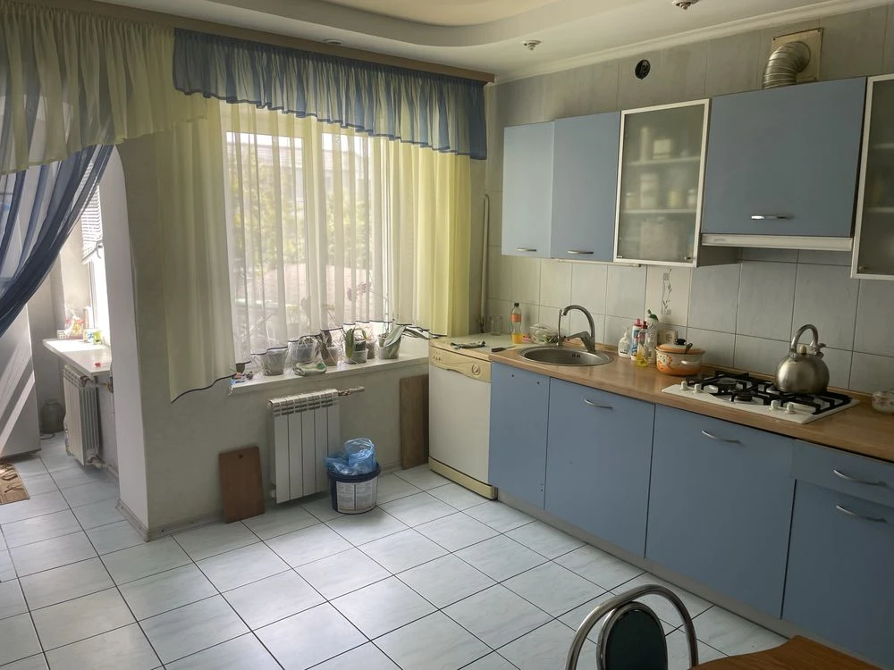 Продам житловий будинок з господарськими будівлями та споруд