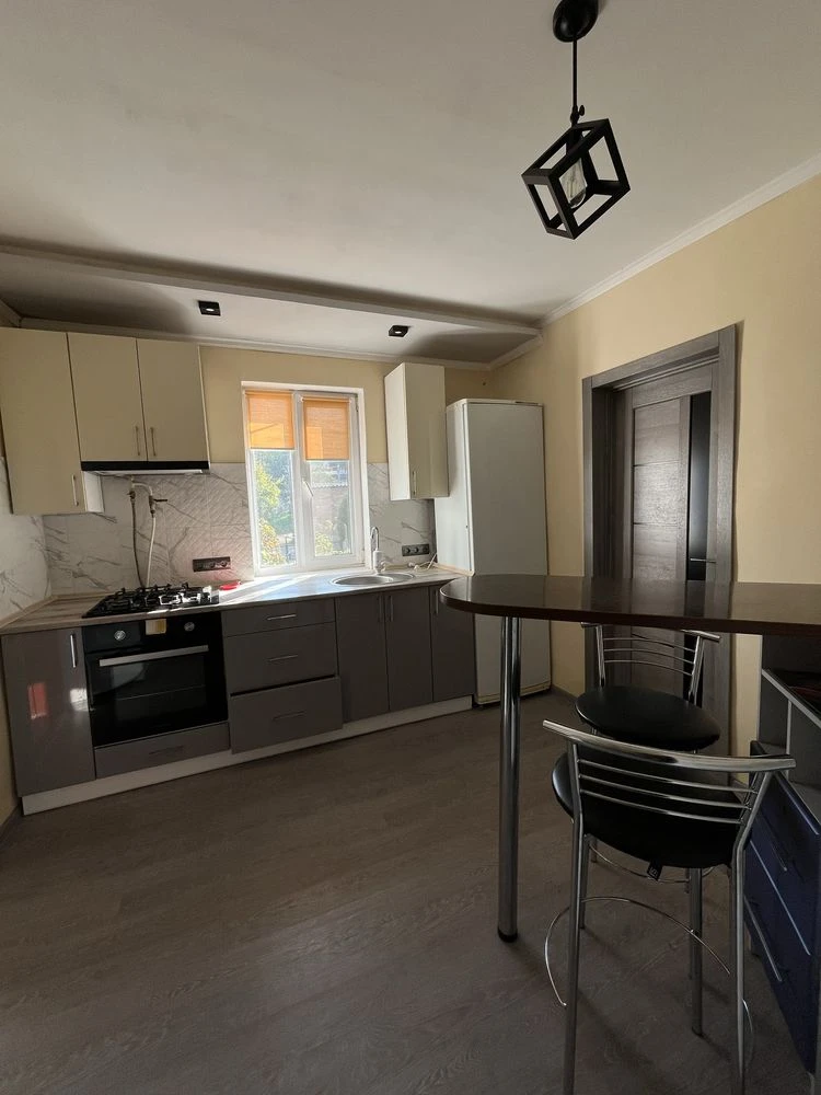 ПРОДАЖ будинку в центрі міста