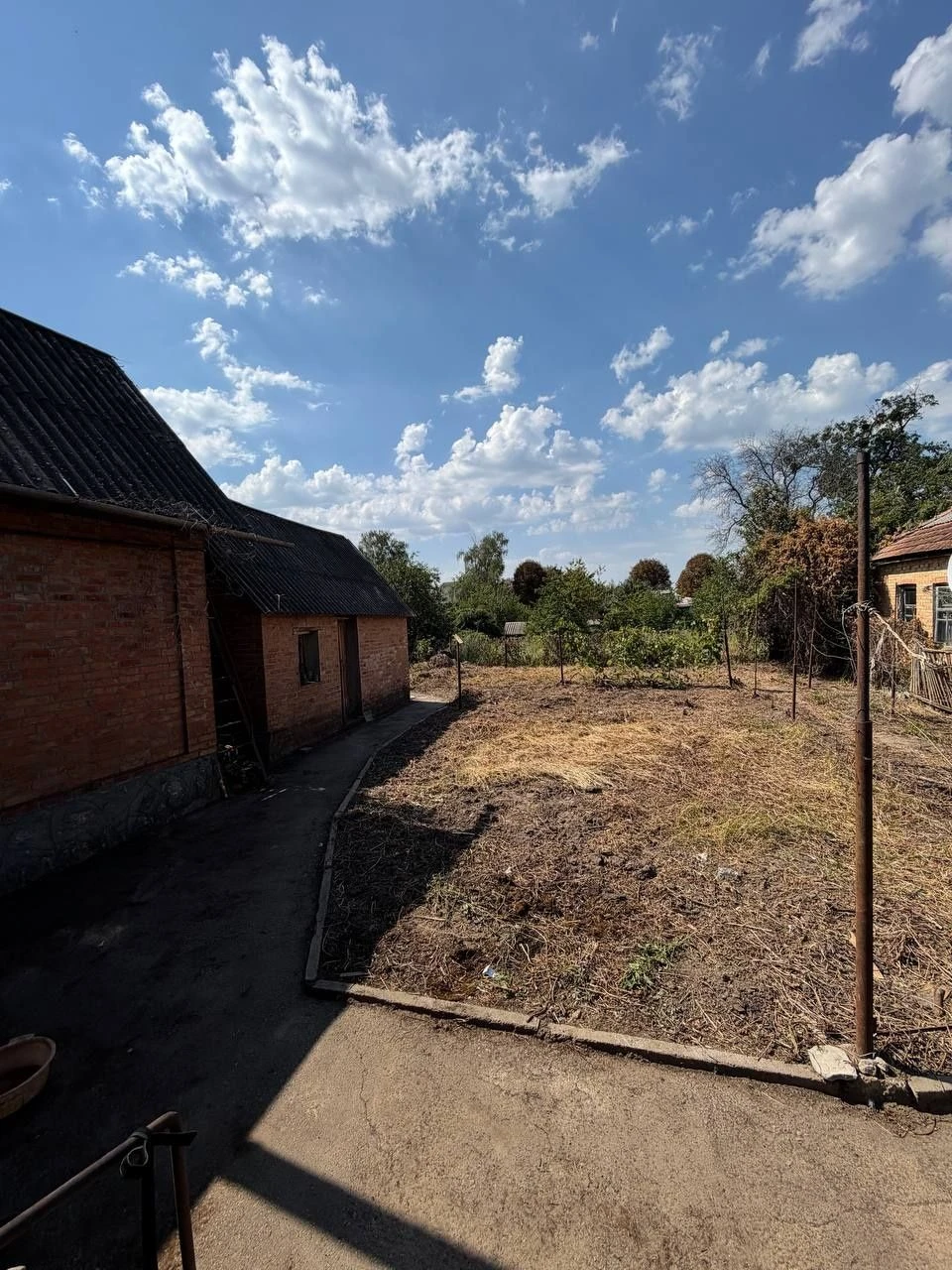 Продам будинок  в районі швидкої допомоги