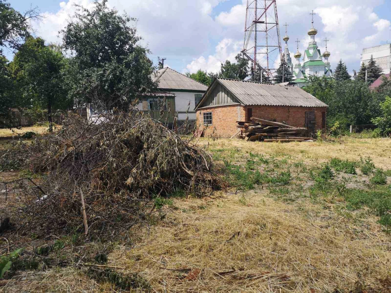 Будинок з ділянкою 15 сот. під будівництво (стадіон)