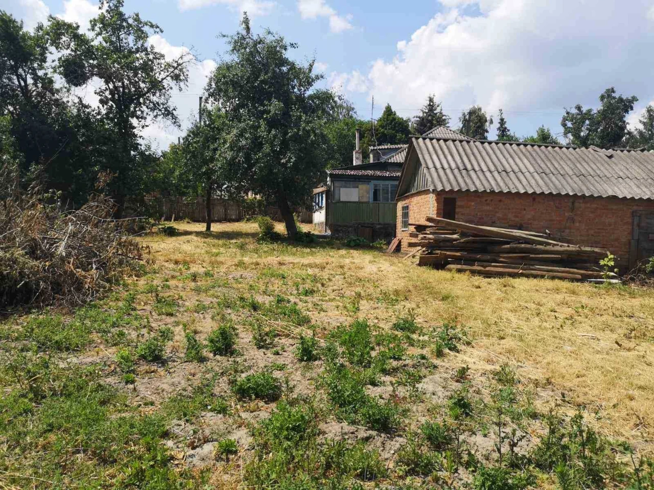 Будинок з ділянкою 15 сот. під будівництво (стадіон)