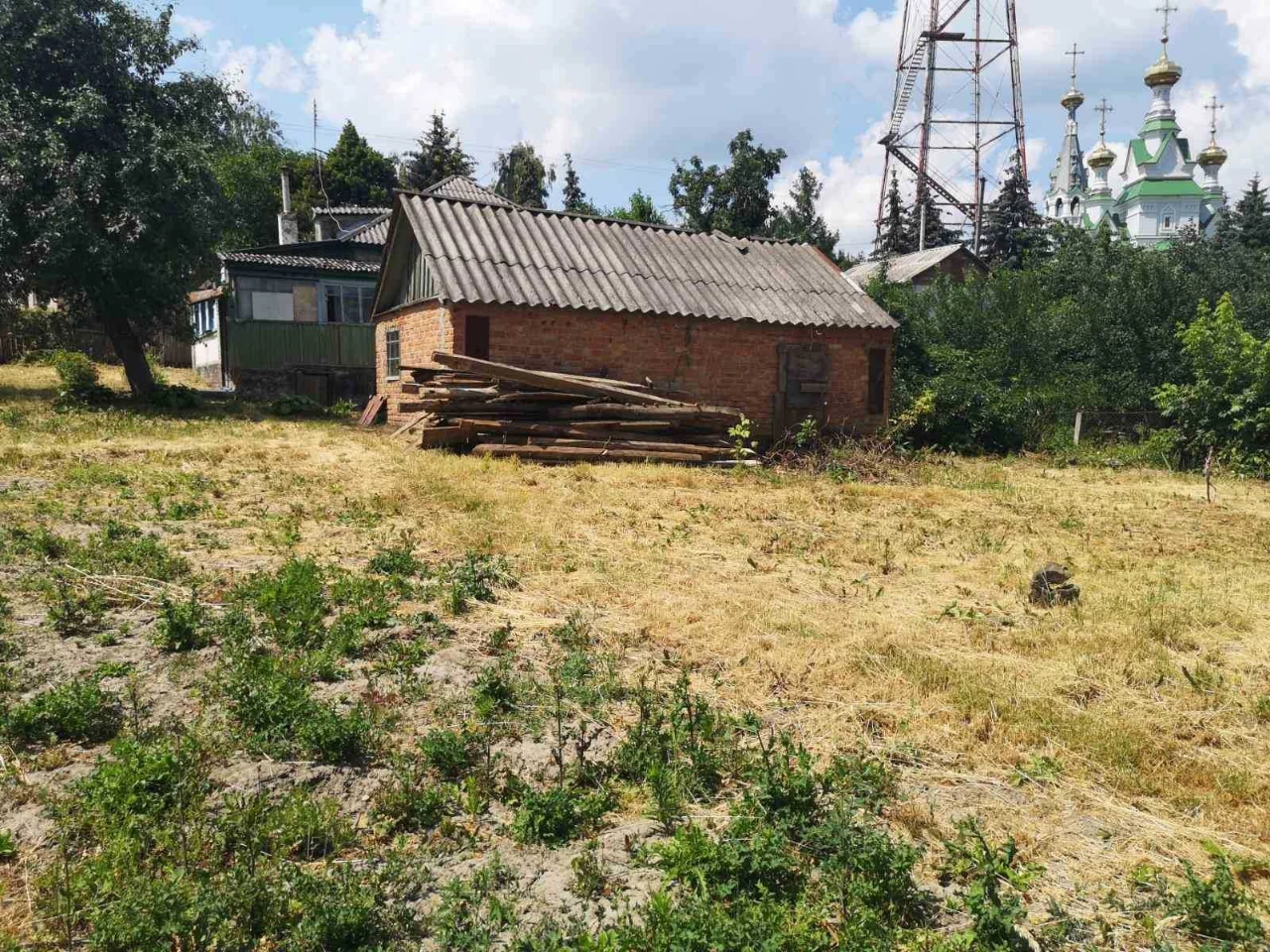 Будинок з ділянкою 15 сот. під будівництво (стадіон)