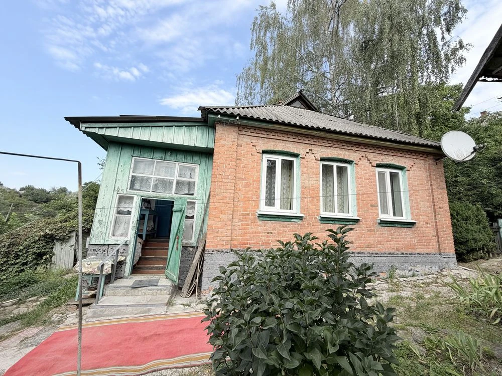 Продаж цегляного будинку по вул. Зелена