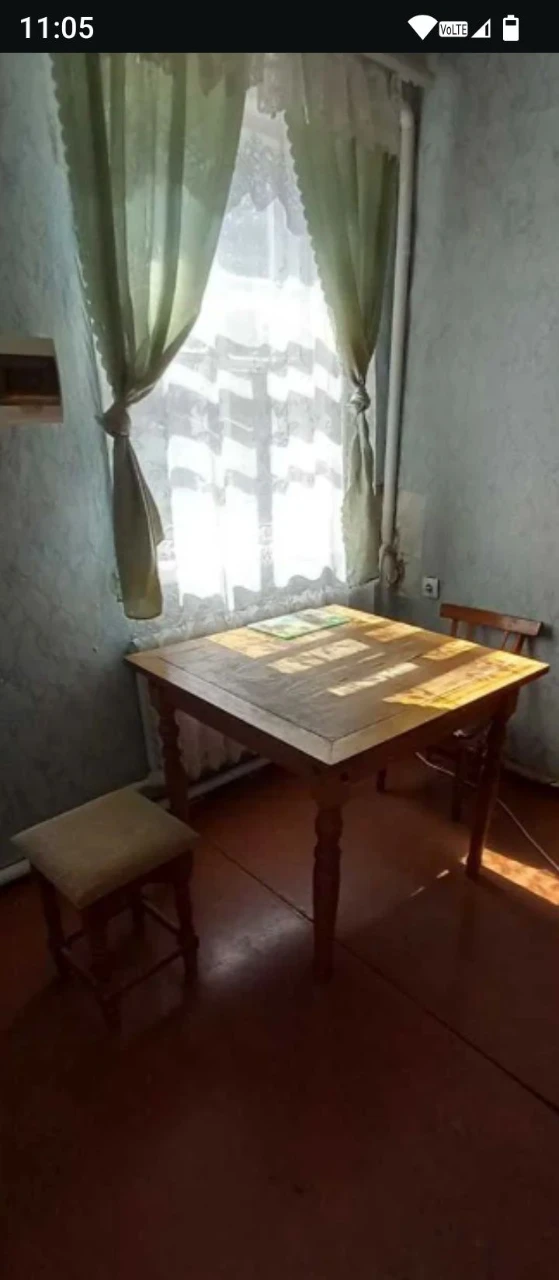 Пів будинку ,с.Засулля, центрі двір спільний
