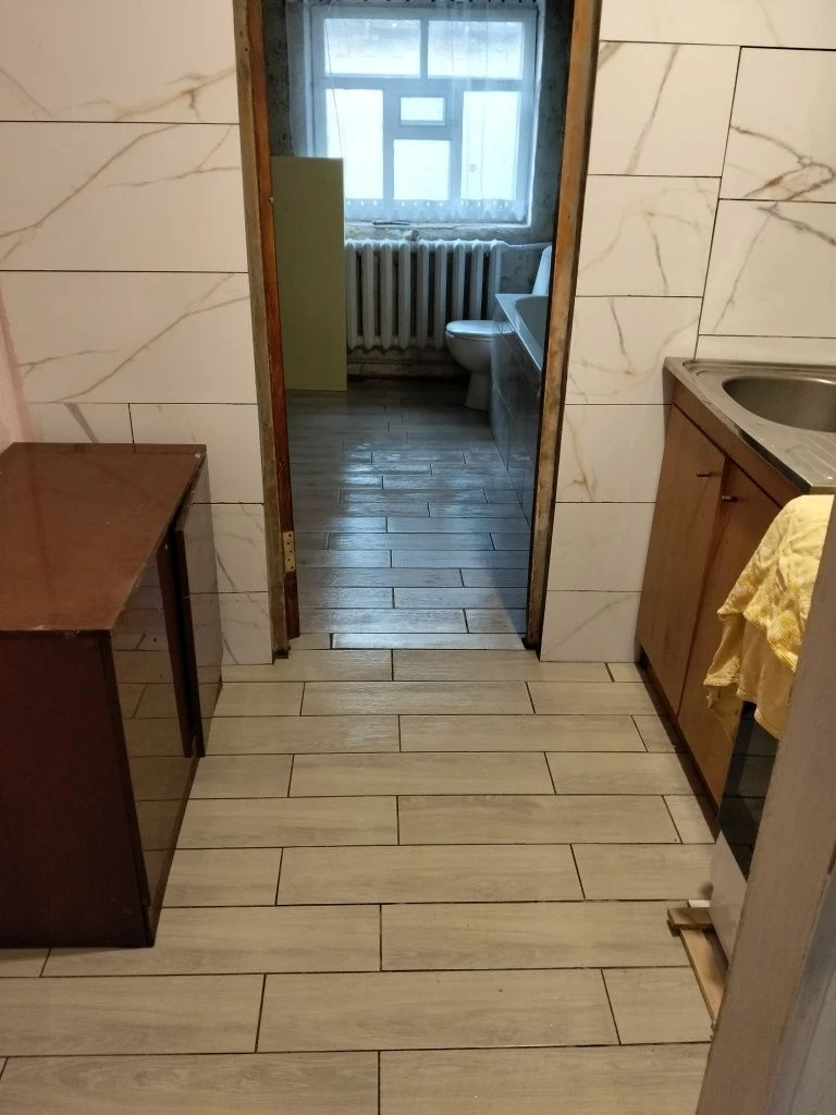 Пів будинку ,с.Засулля, центрі двір спільний