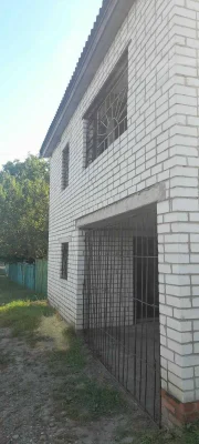 продається 1/2 будинку