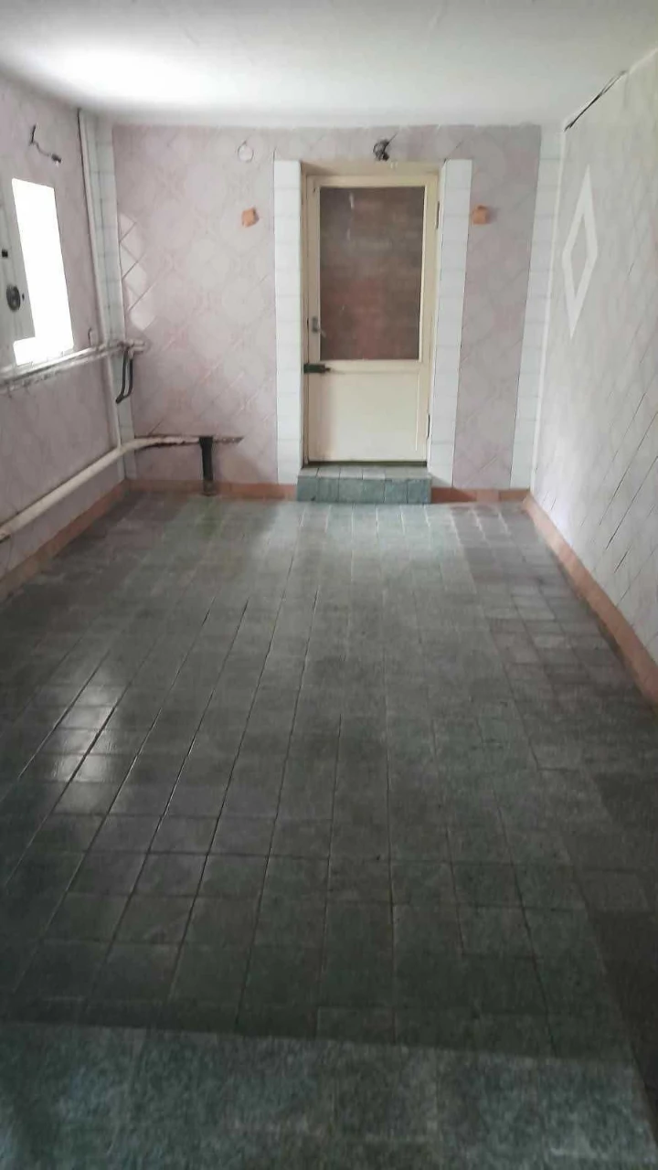 продається 1/2 будинку